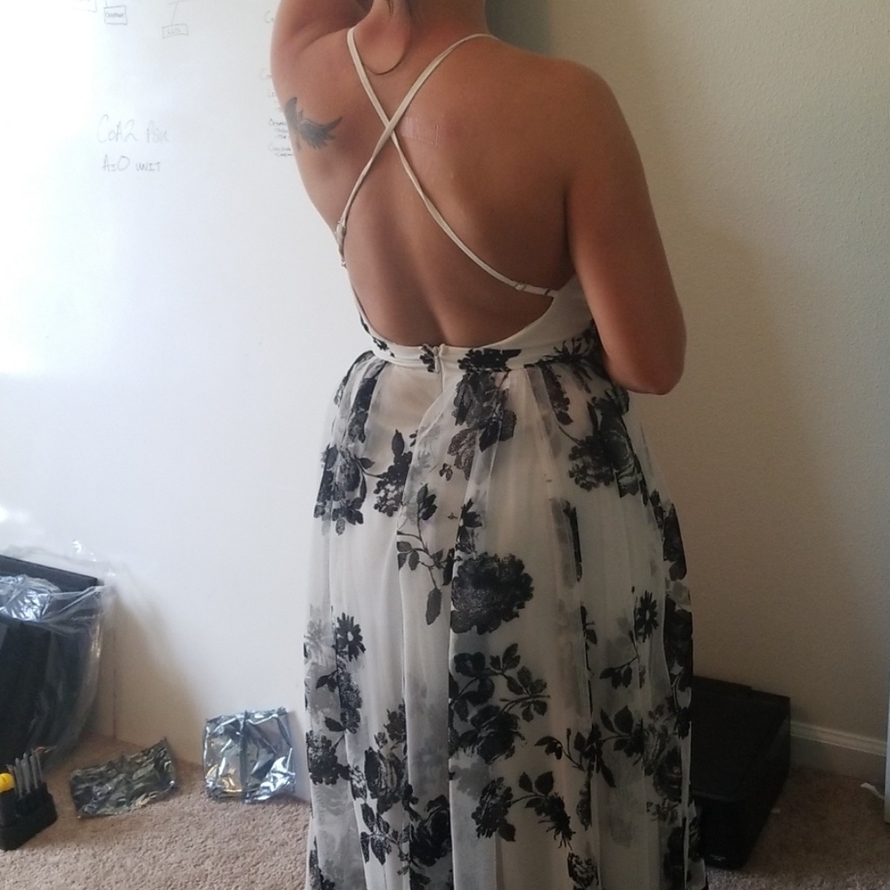Dress - Picture 8 of 8